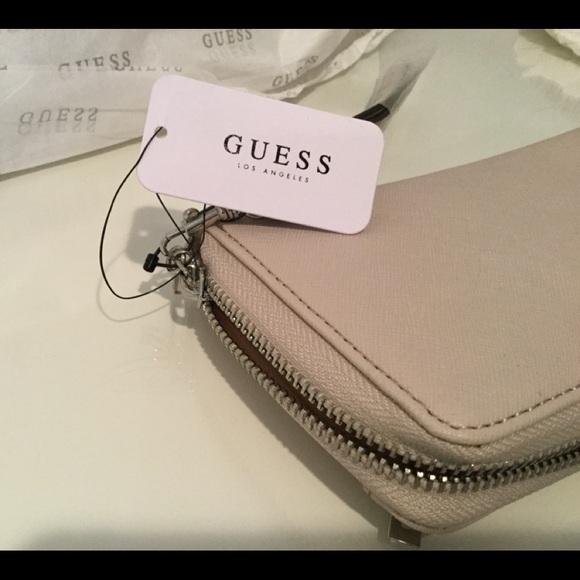 GUESS Britta Nude Wallet - Picture 3 of 7
